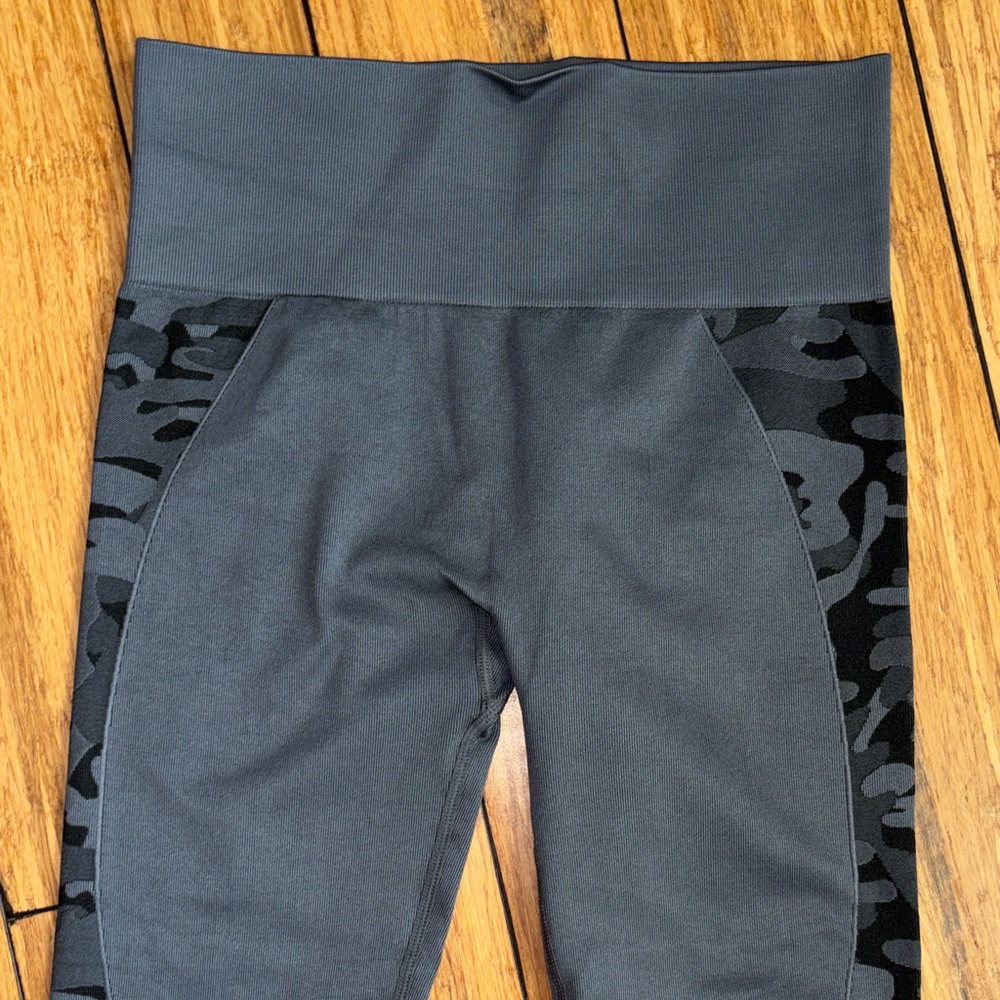 Women's Zyia leggings lot of 3 - Picture 9 of 16